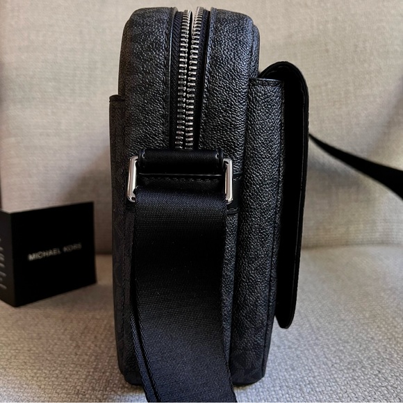 Michael Kors Black Cooper Logo Camera Bag - Picture 6 of 14